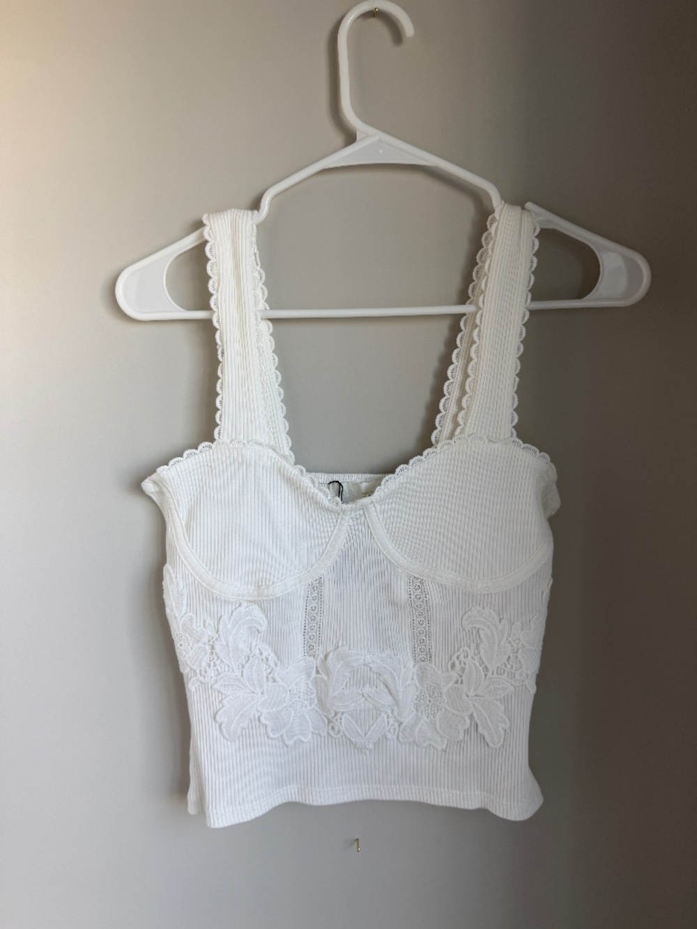 Zara floral ribbed tank top with delicate lace trim, Size Small, NWT